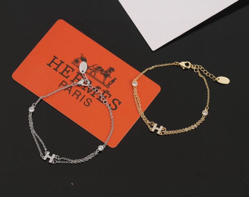 H**me5 necklaces
